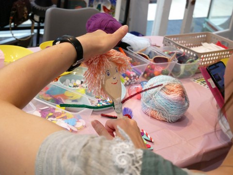 artisana cork puppet workshop jenna pan dolls poupée fait main handmade doll custom scotland isla barbie mga horse cheval ooak modèle unique fait main montreal ville marie quebec canada fruity plum fée fairy magic magie violet purple